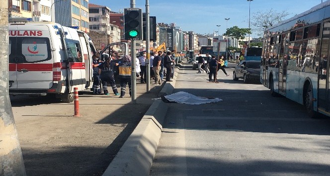 Kadıköy’de halk otobüsünün çarptığı yaya feci şekilde can verdi