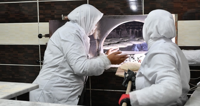 Bu fırının başında kadınlar var