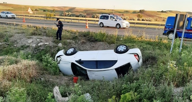 Şarampole devrilen otomobildeki 6 kişi yaralandı