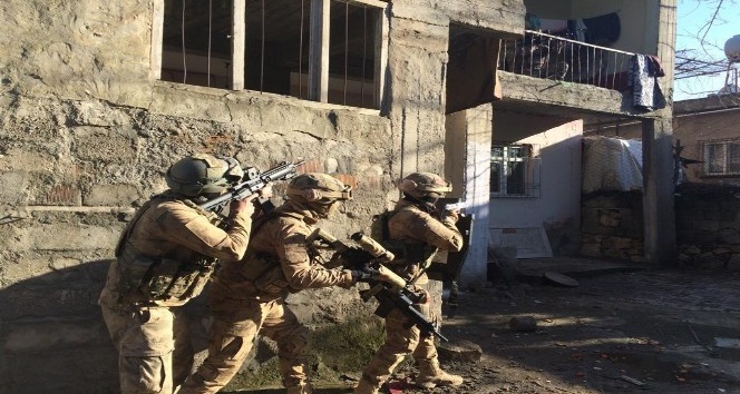 Etkisiz hale getirilen 2 PKK’lı teröriste yardım ve yataklık yapan şahıslar gözaltına alındı