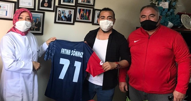 Futbolculardan sağlık çalışanlarına ’moral’ ziyareti