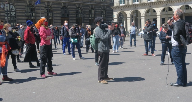 Paris’te kültür ve sanat çalışanlarından protesto