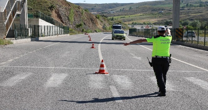 Yozgat’ta oluşan trafik yoğunluğu nedeniyle denetimler artırıldı