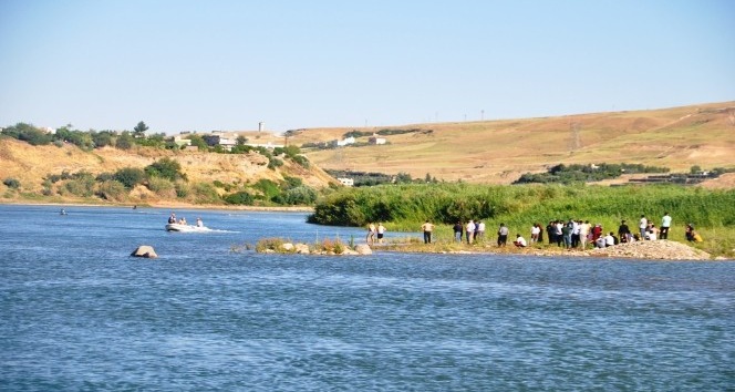 Cizre’de Dicle Nehrine giren 2 kardeşten biri öldü, diğeri kayboldu