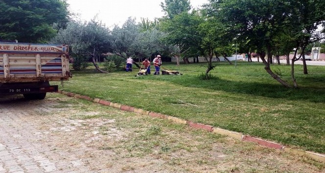 Parklarda çalışmalar hızlandı