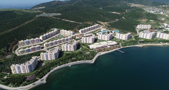 Marmara’da deniz sezonu açıldı, tatilciler Armutlu’ya akın etti