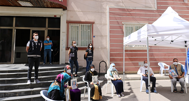 HDP önündeki ailelerin evlat nöbeti 281&#039;inci gününde