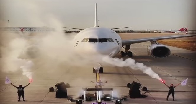 Ünlü DJ’den Antalya Havalimanı’nda konser