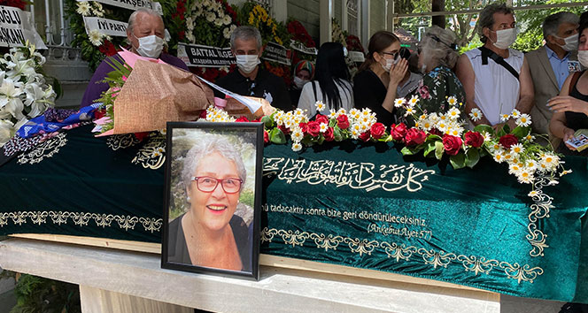 Usta tiyatro oyuncusu Ayşegül Atik son yolculuğuna uğurlandı