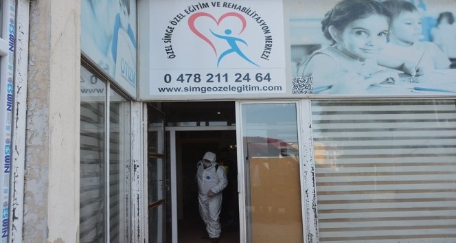 Cuma namazı kılınacak alanlar dezenfekte edildi