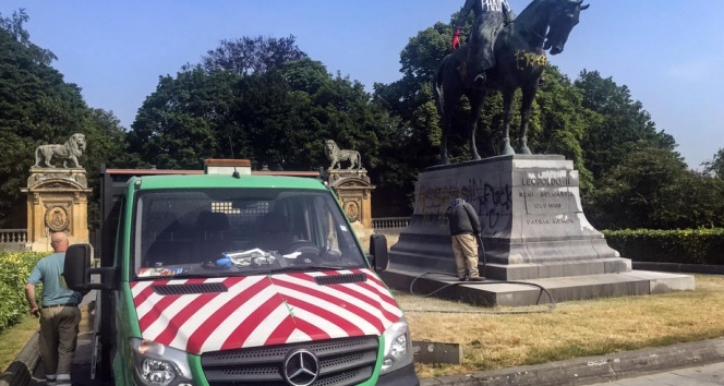 Belçika'da sömürgeci Kral 2. Leopold'un bir heykeli daha tahrip edildi