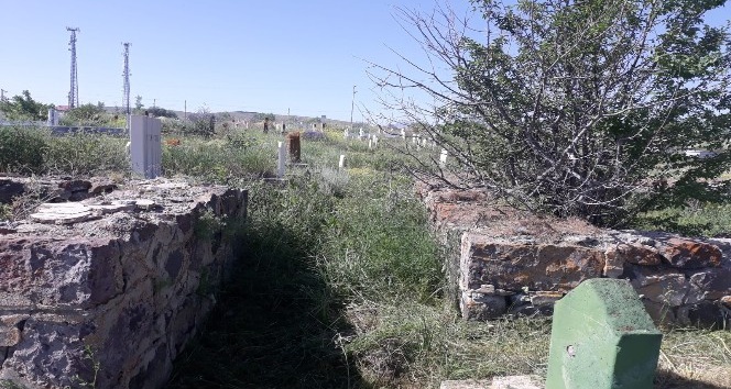 Bulanık Belediyesinden mezarlık onarımı