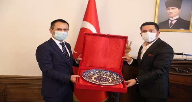 Vali Aktaş,’tan Belediye Başkanı Arı’ya veda ziyareti