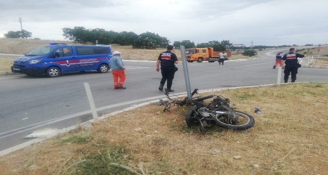 Uşak’ta motosiklet ile otomobil çarpıştı: 1 ölü