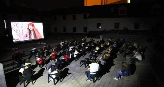 Tunceli kent müzesi bahçesi açık hava sineması oldu
