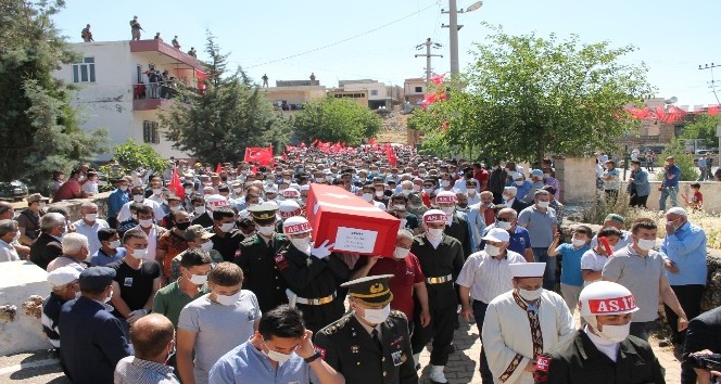İdlib şehidi ’Kahrolsun PKK’ sloganları ile son yolculuğuna uğurlandı