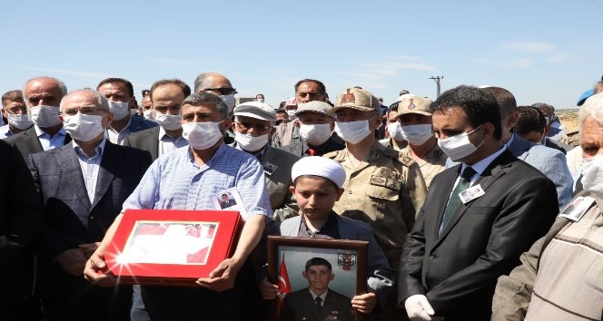 (Düzeltme) Şehit cenazesi tekbir ve sloganlarla uğurlandı
