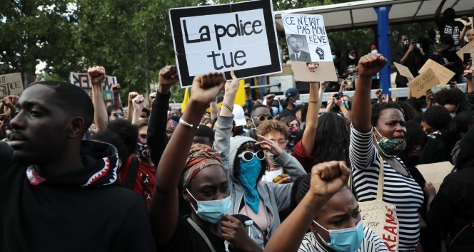 Fransa’da ırkçılık karşıtı protestolar sonrası olaylar çıktı