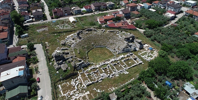 Korona virüs Roma Tiyatrosu'nu da vurdu