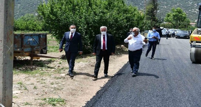 Isparta’da köy yolları sıcak asfalta kavuşuyor