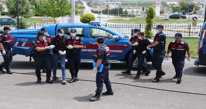150 lira için çobanı öldürdükleri iddiasıyla adliyeye sevk edilen 2 şüpheli tutuklandı