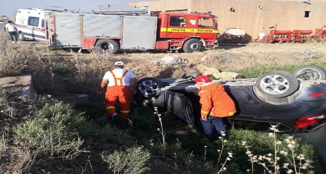 Mardin’de otomobil şarampole yuvarlandı: 2 yaralı