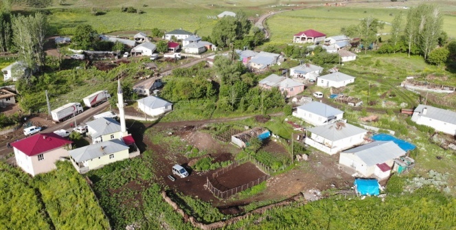Bingöl’de depremin merkezi Kaynarpınar köyü havadan görüntülendi