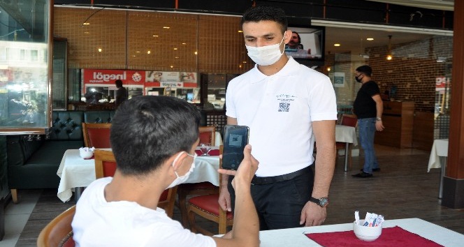 Mardin’deki restoranda siparişler QR kodla veriliyor