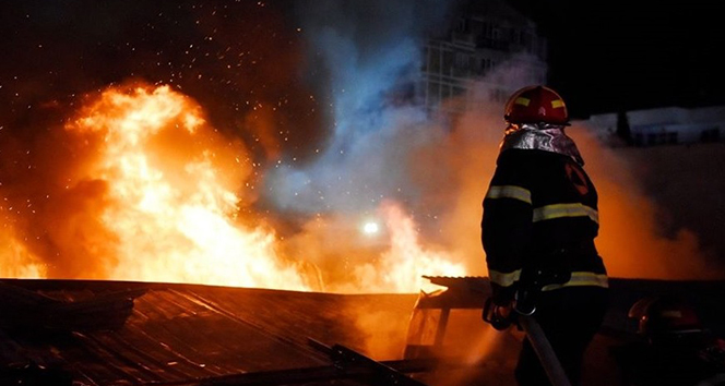 Gürcistan’da pazarda büyük bir yangın çıktı