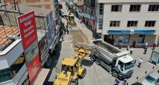 Nar Caddesindeki altyapı çalışmalarının startını Başkan Arı verdi