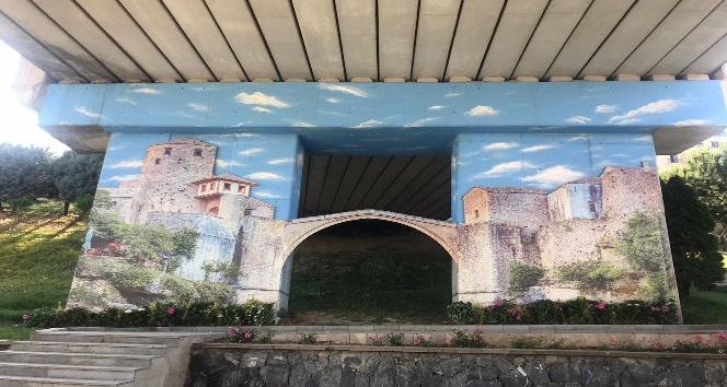 Başakşehir’de gri duvarlar grafiti ile renkleniyor