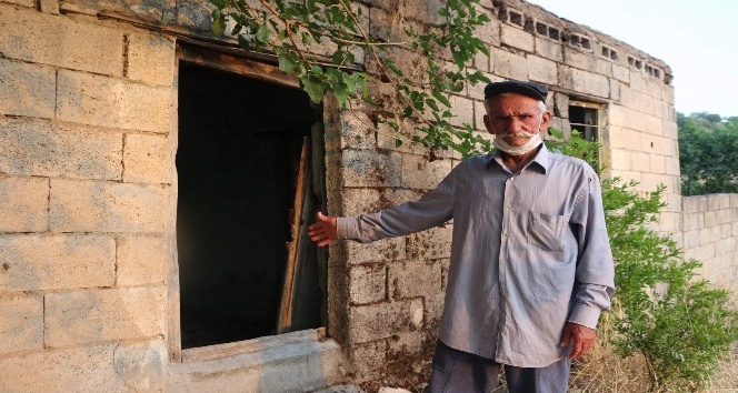 Siirt’te 69 yaşındaki adam komşularının yardımı ile yaşama tutunuyor