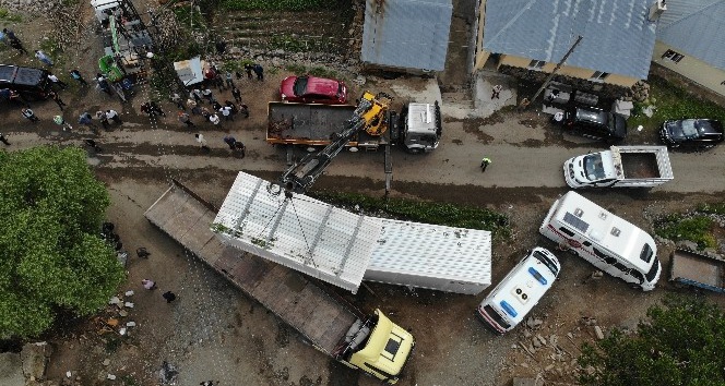 Bingöl’de deprem bölgesine konteynerler gelmeye başladı
