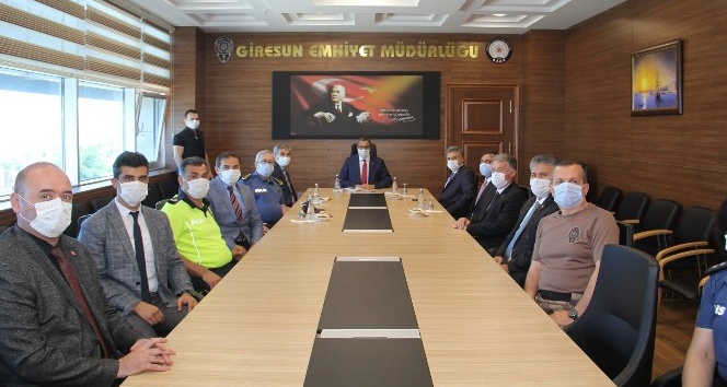 Vali Sarıfakıoğulları, İl Emniyet Müdürülüğüne veda ziyaretinde bulundu