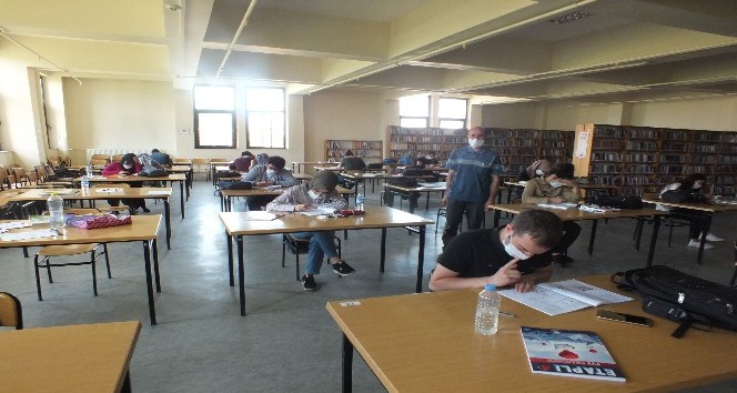 Malazgirtli gençler üniversite sınavına kütüphanede hazırlanıyor