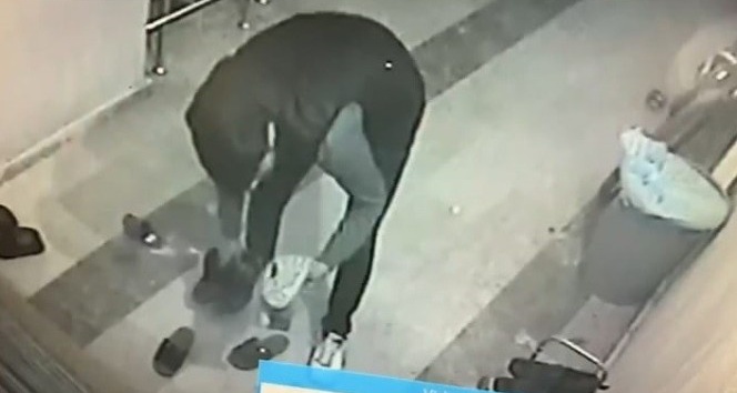 Ağrı’da ayakkabı hırsızı güvenlik kamerasına yakalandı
