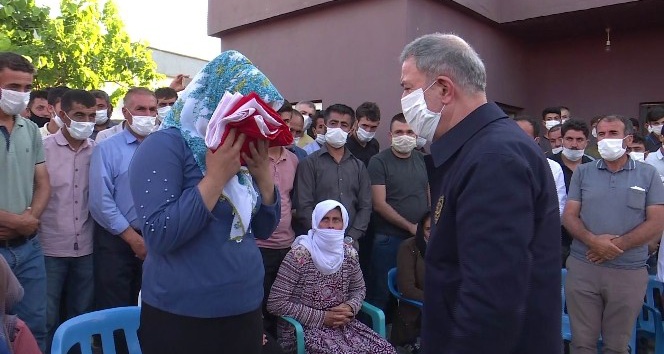 Milli Savunma Bakanı Akar’dan şehit işçilerin ailelerine taziye ziyareti