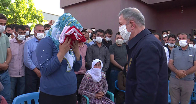 Milli Savunma Bakanı Akar'dan şehit işçilerin ailelerine taziye ziyareti