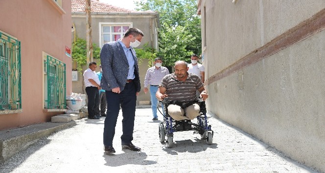 Başkan Ercengiz, engelli vatandaşa verdiği akülü araba sözünü yerine getirdi