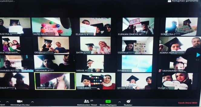 Mezuniyet törenlerini online yaptılar