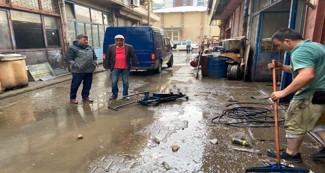 Giresun Belediyesi şiddetli yağışın ardından harekete geçti