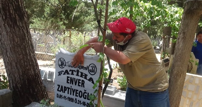 Babalar gününde mezarlıkta yoğunluk