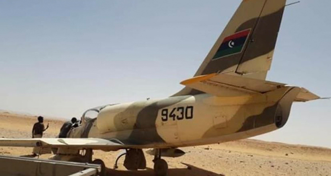 Hafter&#039;e ait savaş uçağı Libya-Nijer sınırına acil iniş yaptı