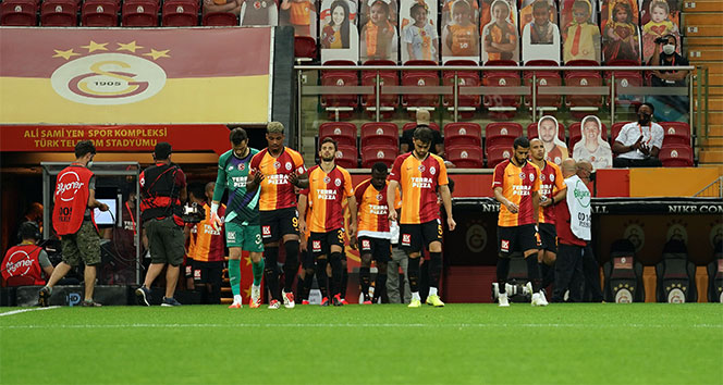 Galatasaray&#039;ın galibiyet hasreti 4 maça çıktı