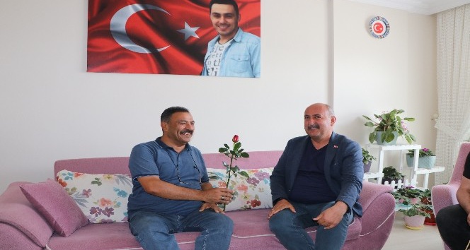 Başkan Türkyılmaz şehit babalarını unutmadı