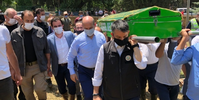 Selden kaçamayan engelli Kader'in tabutunu bakanlar taşıdı