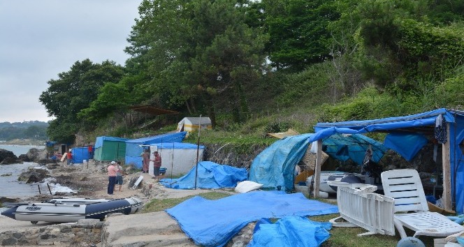 Deniz kenarına izinsiz kurulan çadırlar kaldırıldı