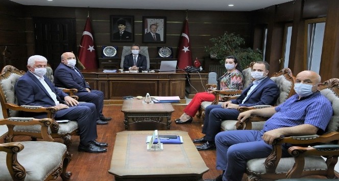 Vali Ünlü: ‘Vatandaşın sorunlarına çözüm odaklı yaklaşmalıyız’