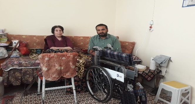 Kırşehirli gurbetçi, Bedensel Engelliler Derneğine tekerlekli sandalye bağışında bulundu
