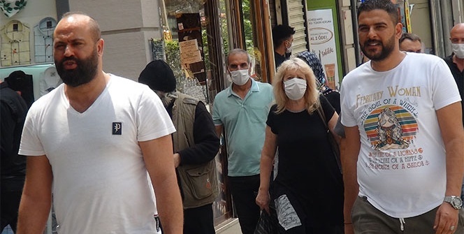 İstiklal Caddesi’nde manzara aynı! Maskesiz onlarca insan sokaklarda...